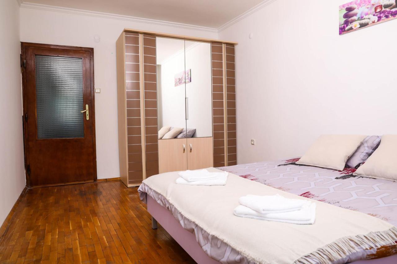 סופיה Krichim Apartments,Three-Bedroom, Large Apartment, Top Center מראה חיצוני תמונה